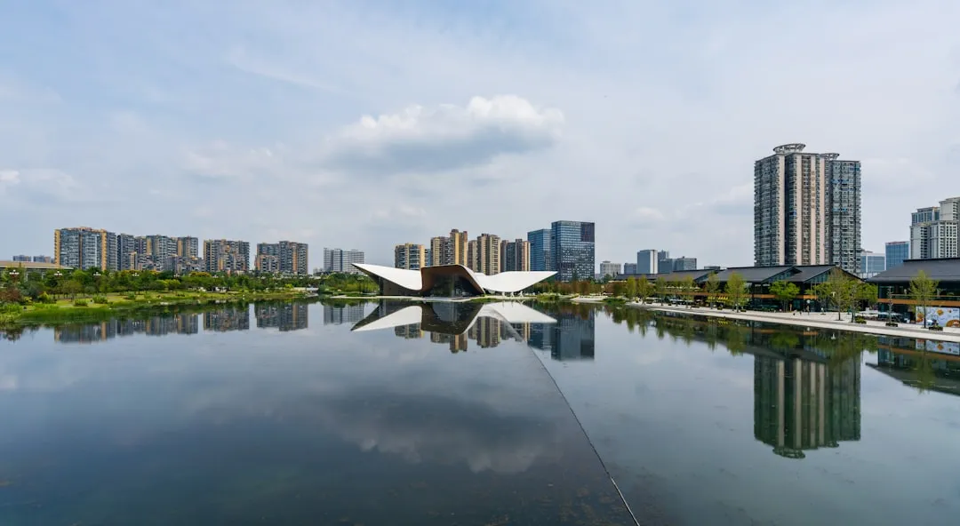 皮具贸易企业如何选择可靠的广州箱包代工厂家正文配图 1