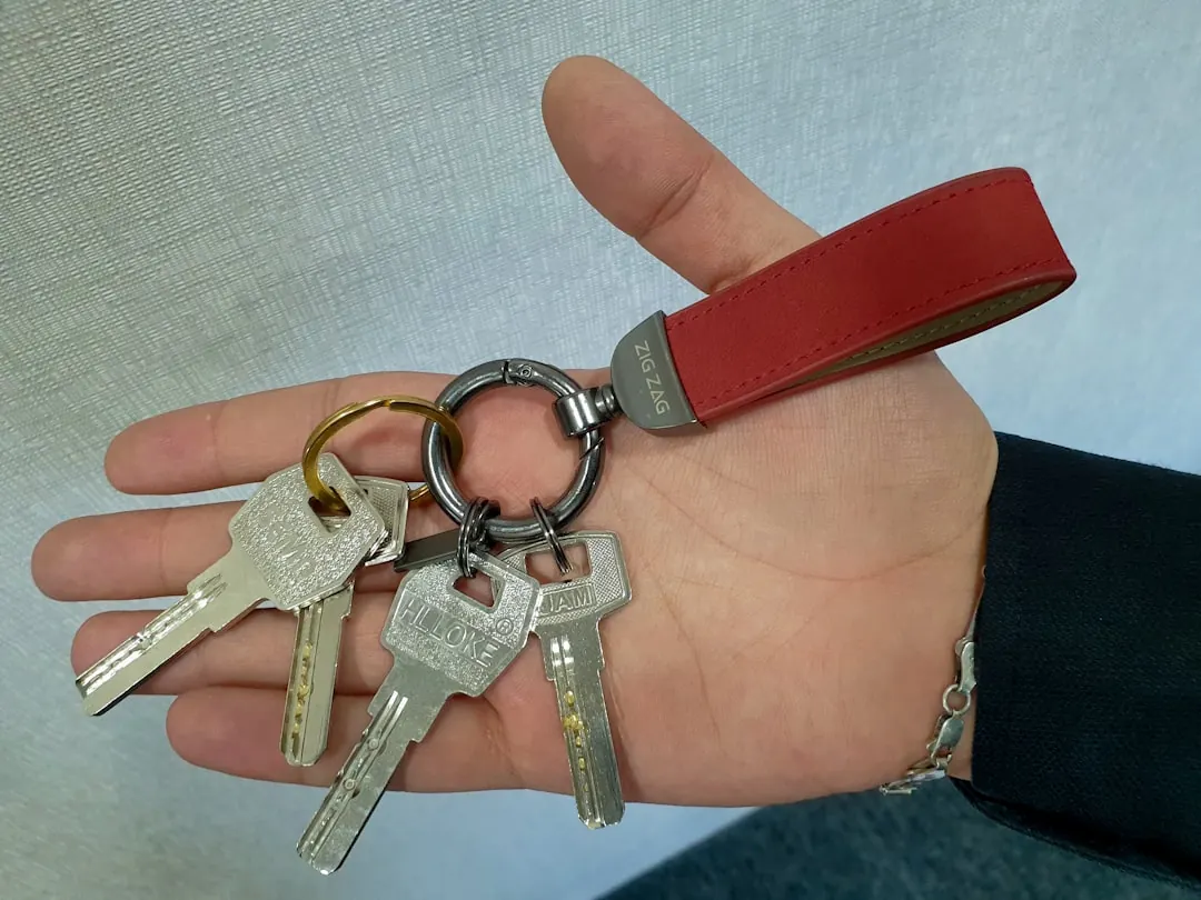 广州皮具加工厂如何保障箱包批量订单的品质一致性